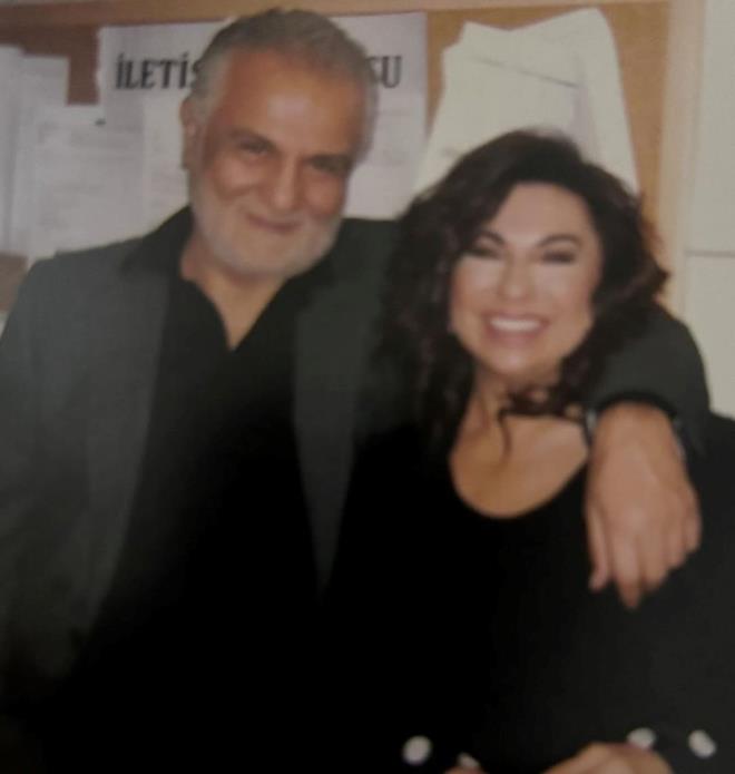 NLGN BELGN    "ok zgnm? Kenan Ik, deerli bir Tiyatro adamyd.1995 ylnda ?MATRUKA? adl Hadi aman?la oynadmz iki kiilik oyunumuzun ahane ynetmeniydi. Hi unutmuyorum oyunun ilk gecesi kulis aynama yle bir yaz yazmt; 'Tiyatro ileke bir itir. Siz ile ektike gzelletiniz' Canm Kenan Ik ruhunuz ad, mekannz cennet olsun."