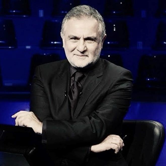 TARKAN    "ok kymetli sayn Kenan Ik?n vefatna ok zldm. Ailesi, yaknlar ve tm sevenlerine basal dilerim. Tanma ansm olmad kendisiyle ama hayrandm efendiliine, gznn iinden glen kalbine? Nurlar, klar iinde uyusun."