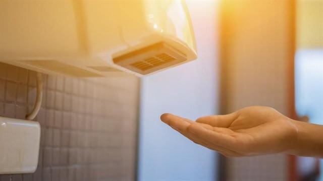 Beylikdz Medicana Hastanesi?nde Enfeksiyon Hastalklar Uzman olan Prof. Dr. Vedat Turhan, alveri merkezleri ve petrol ofisleri gibi pek ok merkezi alanlarn lavabolarnda ska grlen jel tipi el kurutma makinelerinin zararlar ile ilgili ciddi uyarlarda bulundu.