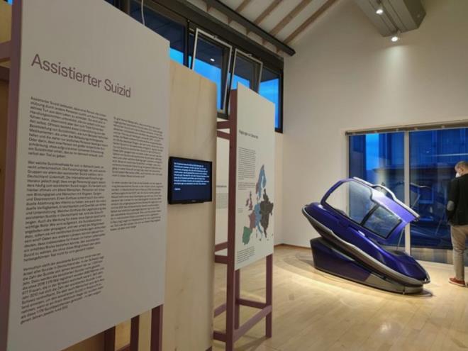 AZOTLA LMEK ACILI BR YNTEM M?    Sarco'nun mucidi ve bu yntemin kullanlaca rgt olan The Last Resort, yntemi "saygn ve ac iermeyen" bir yntem olarak savunuyor.    BM nsan Haklar Ofisi ise, ABD'de bir infazda ilk kez bir mahkumun hayatna son vermek iin azot hipoksisi kullanlmasn "yeni ve denenmemi" olarak nitelendirdi.