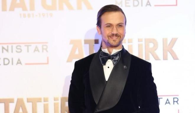 Show TV ekranlarnn yeni dizisi Deha, izleyiciyle bulumak iin gn sayarken oyuncu kadrosunda yaplan bir deiiklik ile gndeme geldi. Dizinin barol Aras Bulut ynemli'nin partneri Devrim zkan, son anda kadrodan karld.