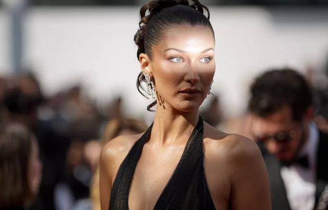 Model aklamasna u ifadelerle devam etti:  "Filistin halknn kurtuluunu bu kadar trajik bir saldrya balamak kalbimi actan bir ey.