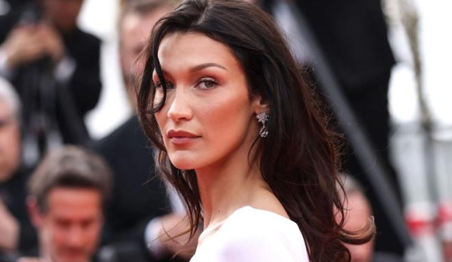 Model Bella Hadid, srail destekisi gruplar ve kurumlarn tepkisi nedeniyle marka yz olduu Adidas'n reklamndan karld. Hadid, konuyla ilgili sessizliini bozdu.