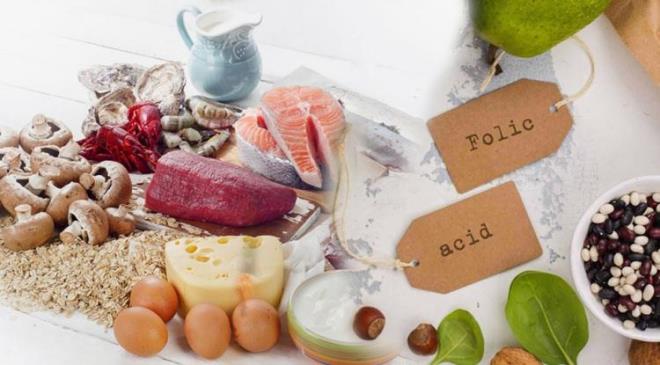 4. FOLK AST ve  B12 VTAMN    Bir baka B vitamini trlerinden olan Folik Asit ve B12 vitaminlerinin de vcut iin olduka fazla yarar vardr. Salkl hcrelerin olumas, sa ve cilt saln desteklemek bu faydalardan bazlardr. Protein oluturma srecinde de olduka nemli rol oynayan bu vitaminler, sa saln desteklemek iin birlikte almaktadrlar.