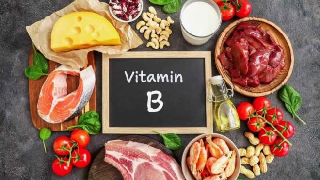 3- B7 VTAMN    Krmz kan hcrelerini arttrmak, kalp hastal riskini azaltmak,  sinir sistemini desteklemek gibi pek ok faydas olan B7 vitamininin eksikliinde de yine birok rahatszlk grlmektedir. Sa dklmesi bunlarn en banda gelmektedir. Sa kklerini glendirmek, salarn uzamasna katk salamak gibi pek ok yararl ilevi olan B7 vitaminin eksikliiniz varsa yine salarnz normalden fazla dklebilir.