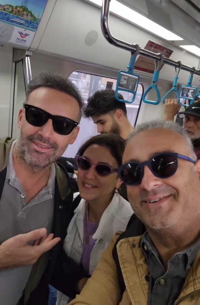 Gldr Gldr Show'un yldz oyuncularndan Rt Onur Atilla, Marmaray'da meslektayla karlat.