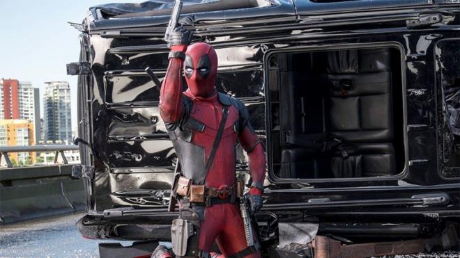 9. Deadpool    "Deadpool" 2016'da giede byk bir baar yakalad ve en iyi makyaj ve sa stili iin ilk ksa listeye girdiinde, hayran kitlesi byk bir heyecan yaad ancak  Akademi "Suicide Squad" tercih etti.