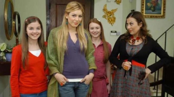 Selena dizisinin Selin'i Cansu Demirci imdilerde 32 yanda. Dizideki haline kyasla grnmnde deiiklikler olan eski oyuncu, artk ok farkl bir meslek alannda i hayatn srdryor.