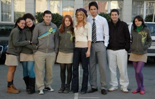 Selena dizisiyle akllarda yer edinen Cansu Demirci, aslnda televizyonda ilk kez Sihirli Lamba adl bir projede ocuk oyuncu olarak yer almt.