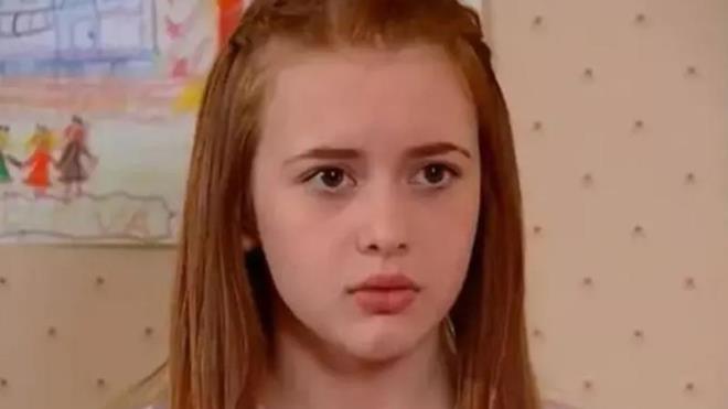 Demirci, Yldz Teknik niversitesi Siyaset Bilimi ve Uluslararas likiler Blm'nden mezun oldu.