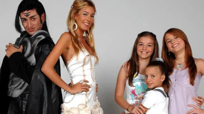 Lisans eitimini Trkiye'de, yksek lisans eitimini Almanya'da alan Demirci, bir dnem de Portekiz'de yaad. Demirci imdilerde Hollanda'da bir irkette grev alyor.