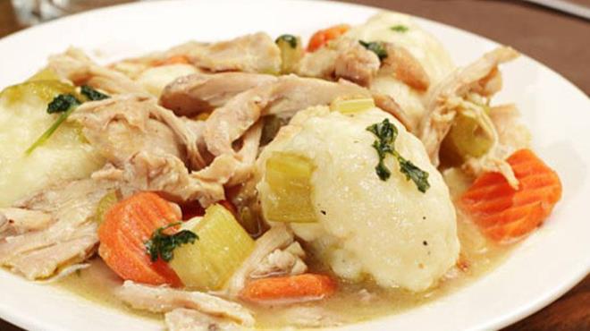 Dondurduunuz tavuk suyunu kalptan kararak buzdolab poetinde saklayabilirsiniz. orbalara, yemeklere veya pilava ekleyebilirsiniz. Uzmanlar tarafndan salksz olduu vurgulanan tavuk bulyonlar yerine taze tavuk suyu kullanabilirsiniz.