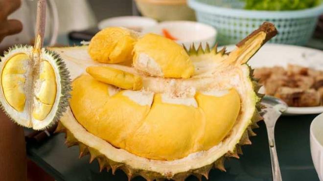 Gney Asya blgesine zg ve dier adyla ?meyvelerin kral? olarak bilinen durian meyvesi keskin ve kk kokusuyla ne kan ancak besin deeri yksek, ayn zamanda tatl bir meyvedir. lkemizde ok fazla tketilmese de potasyum, C vitamini ve folat gibi hem vitamin hem de mineral asndan zengin olan Durian 1 aylk demir ihtiyacn 1 gnde karlyor.