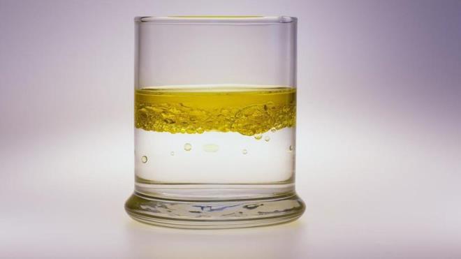 Zeytinyann kymetli bir besin olmas piyasada sahtelerinin de satlmasna neden oluyor. Bu yzden sahte zeytinyan anlamann yollarn derledik. Sadece 1 ay barda suyla sahte zeytinyan anlayabilirsiniz.