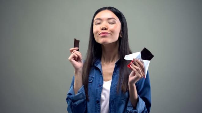 Magnezyum bakmndan zengin olan bitter ikolata, kas fonksiyonlar, sinir iletimi ve enerji retimi gibi birok vcut fonksiyonu iin nemlidir.