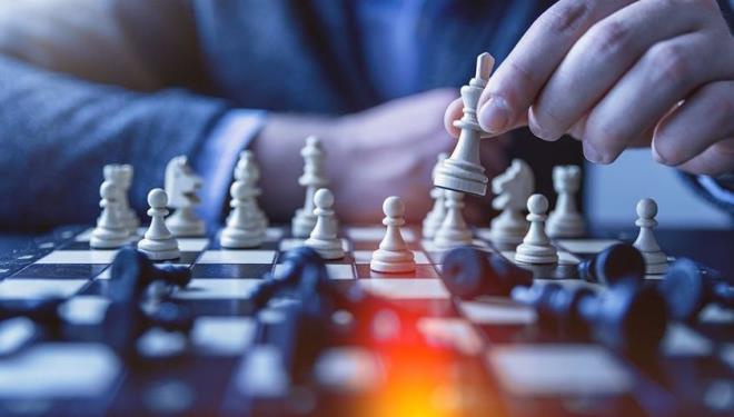 Ayrca gzaltnda tutulan Abakarova hakknda sala zarar verme suundan hapis cezas istemiyle dava ald.