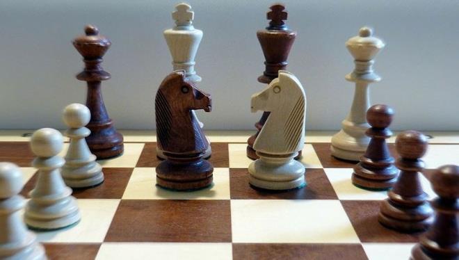 Osmanova'nn kendisini ve yaknlarn ho olmayan eyler syleyerek rahatsz ettiini savunan Abakarova ise yaanan durumun satran ya da turnuvayla ilgisi olmadn ne srerek eylemlerini "ahsi husumetle alakal fevri bir karar" olarak aklad.