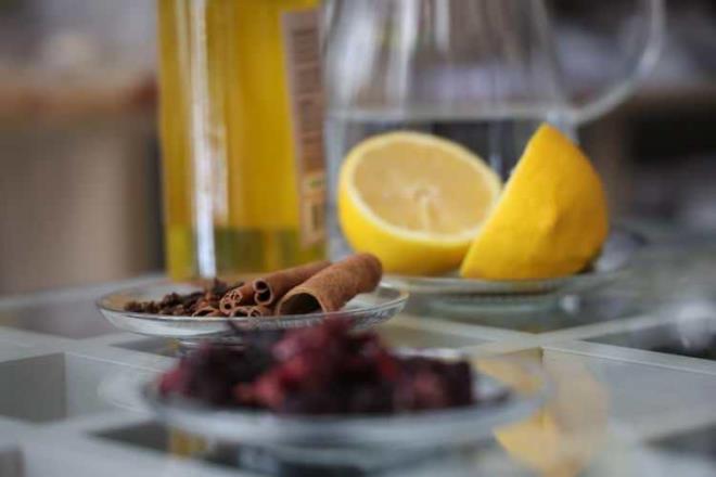 Kiinin bakln glendirir. Hastalklara kar direnci arttrr ve en nemlisi gsteki hrltya ve boaz enfeksiyonuna boazdaki iltihaba ok iyi gelir. Akcier rahatszl olanlar ve ksrk problemi eken kiiler bu urubu tercih edebilirler. Yaz aylarnda serinletici etkisi vardr ve iimi ok keyiflidir" dedi.