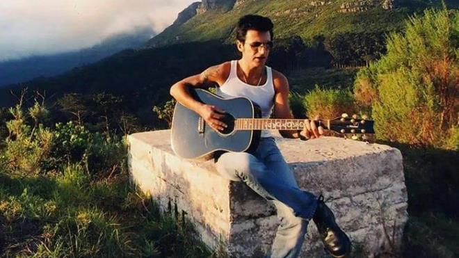 "BYK HTMALLE ZENGN LMEYECEM"  <p>  Mirasnn drtte birini ocuk Esirgeme Kurumu'na vasiyet eden Teoman, "ldmde param kalm olursa... Hepsini kzma brakmak zorunda deilim.