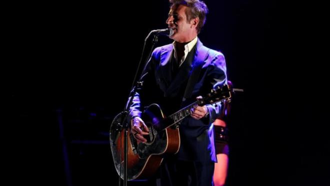 nl arkc Teoman Nianta'nda objektiflere yansd. Gazete Magazin'de yer alan habere gre; Zeyno adnda kz olan Teoman, iyi baba olmadn sylemiti.