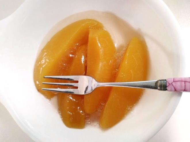 Trkiye?nin en nemli ovalarndan biri olan aramba Ovas'nda eftali hasad devam ediyor. Verimin bir nceki yla gre yksek olduu eftali iin reticiler sabahn erken saatlerinde tarlalara giderek mesaiye balyor.