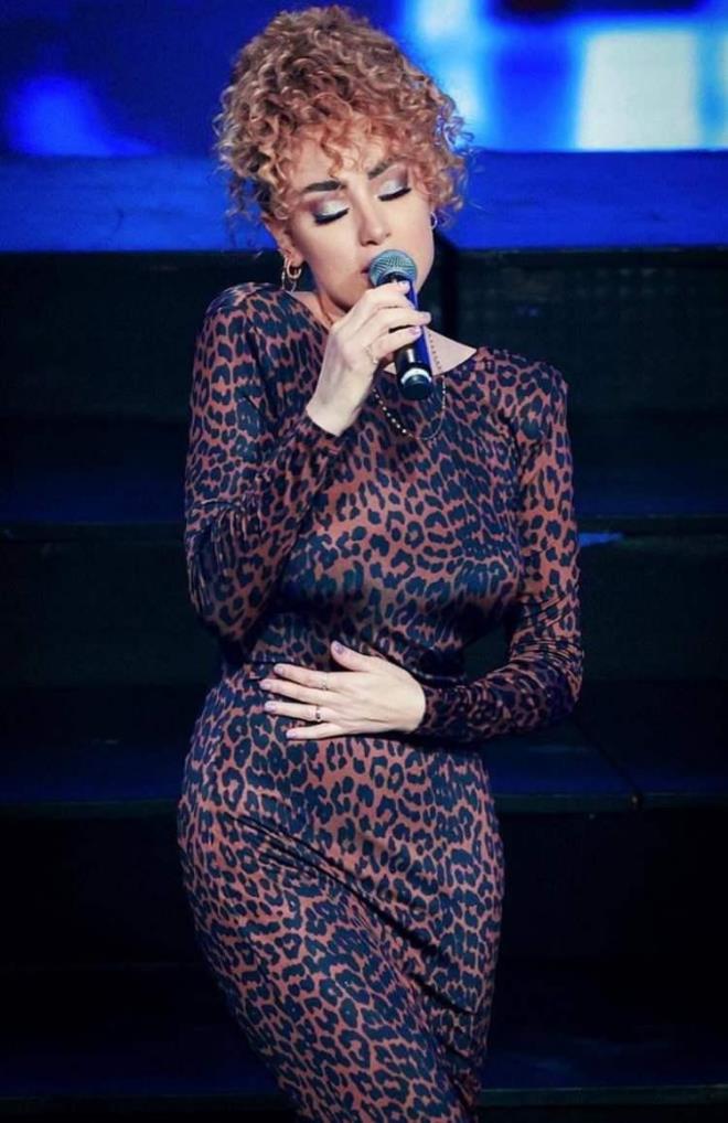 "DERYA TUNA PEM BIRAKMIYOR"    Dilan tak ise Tatlses'in mesaj karsnda fkeden deliye dnd ve "Tabii ki do?dur! Annesi Derya Tuna peimi brakmyor. Yapmcm arayp tehditlerde bulunuyor. O ahs yznden dlandm ve evden kovuldum. brahim Tatlses ile uraamazsnz. brahim Tatlses ile urarsanz byle ayanza dolanr!" eklinde konutu.