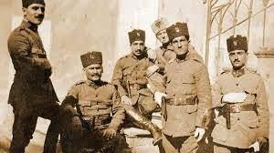 1920?li yllarda stanbul Emniyet Mdrl sulularn tehisi ve yakalanmas iin her sabkalnn vesikalk fotoraflarndan oluan bir ?Sabkallar Albm kullanyordu.