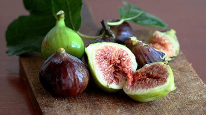 ncir ka kalori?<p>    100 gram incir 74 kaloridir. 1 adet orta boy incir ise 65 gram ve 48 kaloridir. Lif asndan olduka zengin olan incir yaz aylarnda taze tketilirken k aylarnda kurutulmu bir ekilde ara n olarak tercih ediliyor.