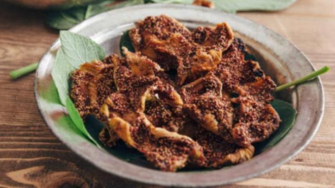 Diyetisyenler bu faydal meyvenin tketimini neriyor. 2-3 adet tketilen incir uzun saatler boyunca tok kalmanz salayacaktr. Bunun yan sra hazrlayabileceiniz harika bir kr bulunuyor. Kuru incir ve zeytinya krn mutlaka deneyin.