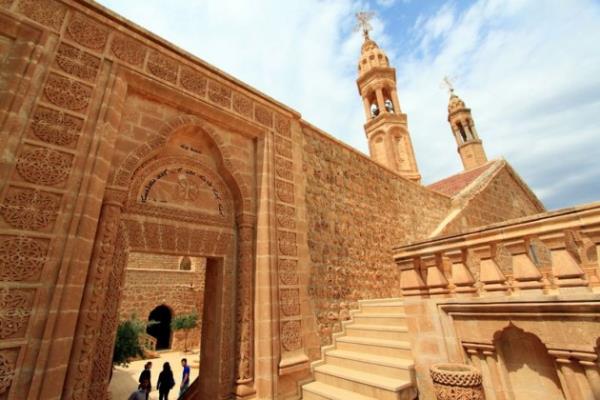 Mor Gabriel, dier adyla Deyrulumur Manastr arazisi manastr vakfna iade edilecek.