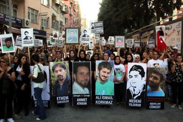 Toplant ve gsteri yrylerinin sreleri uzatlacak. Toplant ve gsteri yrylerinde hkmet komiseri uygulamasna son verilecek. Ykmllkler dzenleme kurullar tarafndan yerine getirilecek.
