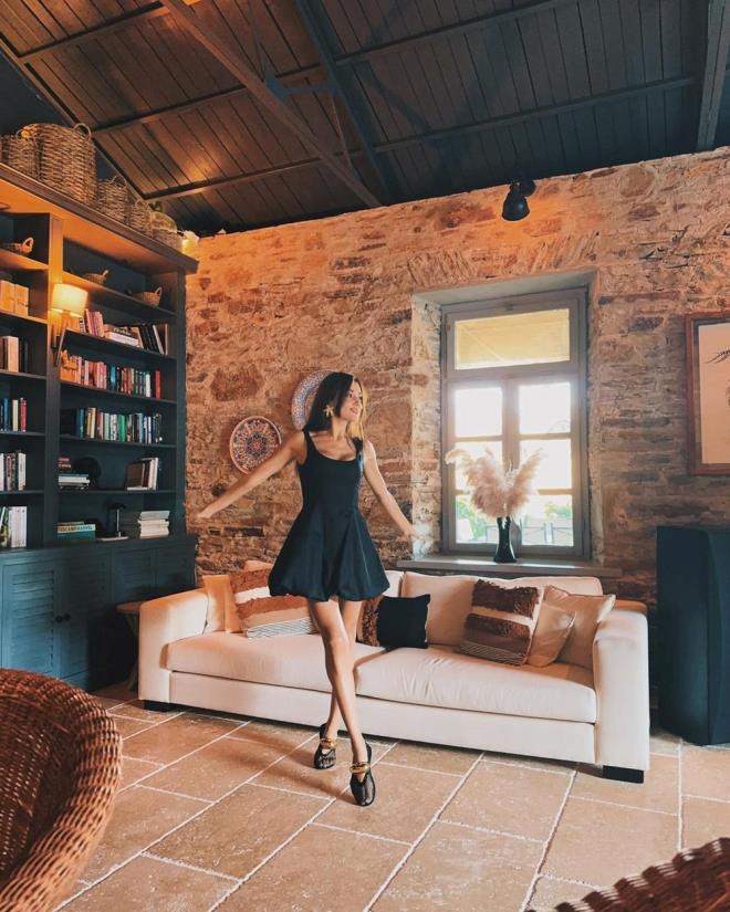 Menajerlik irketinden karken grntlenen Erel, yeni filminden bahsetti.