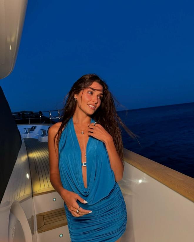 Uzun bir aradan sonra "Rzgara Brak" filmiyle setlere dnen Hande Erel, Bar Ardu ile barolleri paylat.