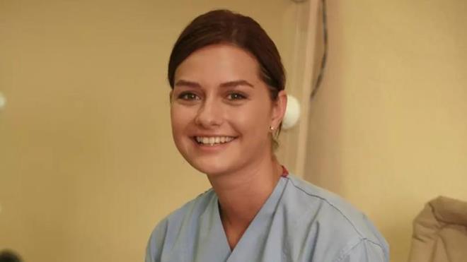 Yasemin zilhan, Doktorlar dizisindeki Ela Altnda rolyle hreti yakalamt.