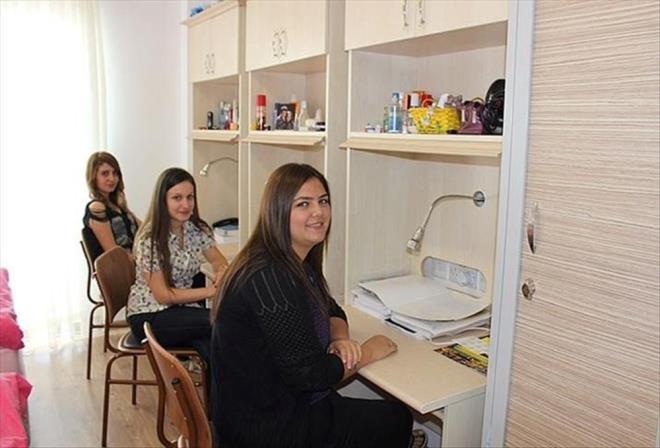 KYK YURT BAVURUSU NASIL YAPILIR?    KYK yurt bavurularnn eriime almasyla birlikte, kazandklar niversitelere kaytlarn yaptran renciler yurt bavurularnn nasl yaplacan merak etmeye balad.