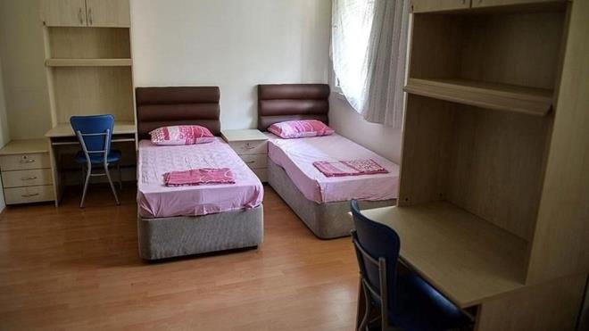 KYK yurt bavurular e-Devlet zerinden gerekletirilebilecek. Bavurular e-Devlet zerinden alnaca iin e-Devlet ifresi olmayan rencilerin kimlii ile birlikte PTT ubelerine giderek mutlaka e-Devlet ifresi almalar veya dier e-Devlet giri yntemlerinden birine (internet bankacl, e-imza, mobil imza, T.C. kimlik kart) sahip olmalar gerekiyor.