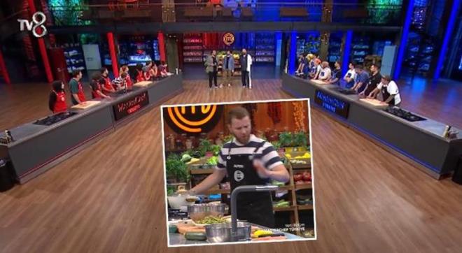Masterchef'te Mavi Takm ile Krmz Takm kran krana bir mcadele sergiledi. Dokunulmazlk alan takm ile iki adet daha eleme aday belli oldu. Yarmaclardan "Muhlama" yapmalar istendi.