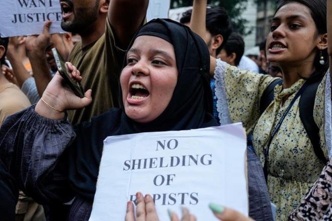 RG Kar Hastanesi?nde uyuduu srada saldrya urayan 31 yandaki doktor, meslektalar tarafndan yar plak bir ekilde ar yaral olarak bulunmutu.