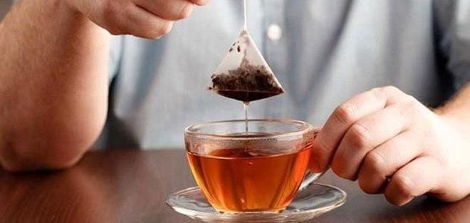 MNE TEMZLNDE KULLANILIR<p>    minede kl temizlii yapmadan nce etrafn kirlenmemesi iin en akllca yntem kl zerine slak ay demi dkmektir. Bylece kller uumadan mineyi kolayca temizleyebilirsiniz.