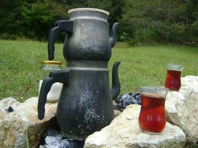 YARAYA Y GELR<p>    ay, derinizdeki yaralarn temizlenmesi ve antibiyotik etki gstermesi iin pamukla tatbik ederek kullanabilirsiniz.