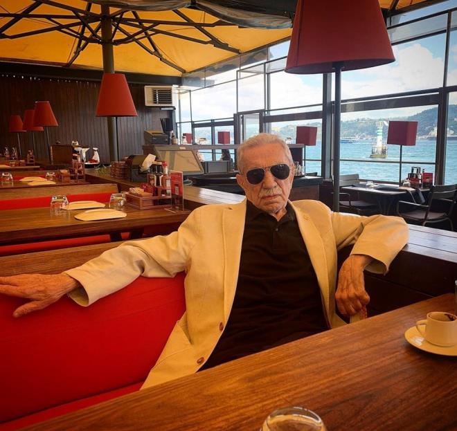 88 yandaki Aydemir Akba, hayatn kaybetti. Usta oyuncunun vefatn menajeri zgr Aksoy duyurdu.