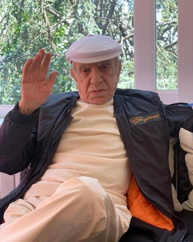 Bir sredir salk sorunlar yaayan ve iki gndr youn bakmda tedavi altnda olan Aydemir Akba'tan ac haber geldi.