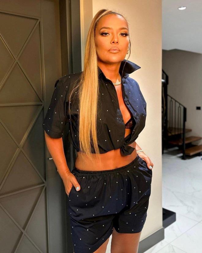 Yapt gayrimenkul yatrmlaryla bilinen nl isim arkc Demet Akaln'n ba kiracsyla dertte.