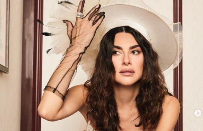 Sk sk tarzyla gndeme gelen Cavadzade, yine eletirilerin hedefi oldu.