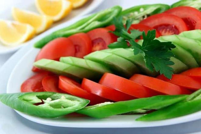 Son dnemde en ok tercih edilen yntem ise, salatalklar peete sarp sebzelik blmesinde saklama yntemidir.