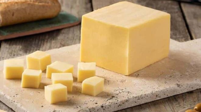 Sahte olarak adlandrlan ve sal ciddi byk bir tehlikeye sokan kaar peynirler Hidrojen peroksit, soda gibi kimyasal malzemelerle hazrlanyor. Ayn zamanda, daha ucuza getirmek iin patates presi ve eski peynirlerle de hazrlanmaktadr.