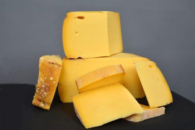 Uzman isimler aldnz market rnlerinde son dnemde artan hileli rnlere kar uyaryor. Piyasaya srlen kaar peynirinin hileli olp olmadn deneyedeceini bu yntemle renebiirsiniz. te sahte kaar anlamann en kolay yolu...