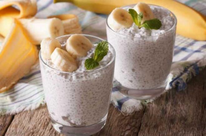 MUZLU CHA PUDNG    Malzemeler:    7 yemek ka chia tohumu    1 byk boy muz    1 yemek ka bal    2 su barda badem st    Yaklak 1 ay ka vanilya zt    zeri iin: Yarm adet muz