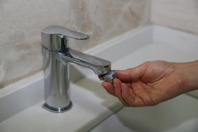 Bu kapsamda, musluk balklarna taklarak su akn dzenleyen ve yzde 40 tasarruf salayan su aparat perlatr datmna baland.<p>    Perlatr almak isteyen abonelerin, "iski.istanbul" internet adresi veya "stanbul Senin" mobil uygulamas zerinden kampanyaya katlmalar gerekiyor.