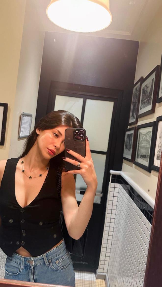 "O BENM N OK DEERL"    te yandan ayrlk sonras Devrim zkan, Lucas Torreira iin "O benim iin ok deerli bir insan, ben de onun iin yleyim. Gzel bir iliki yaadk. nsan hayat... Ne o zaman sylenenlere takldk ne de sonrasnda sylenenlere. Asl hikayemizi biliyoruz. kimiz de birbirimizi hayatnda kalan gzel insanlarz" ifadelerini kullanmt.